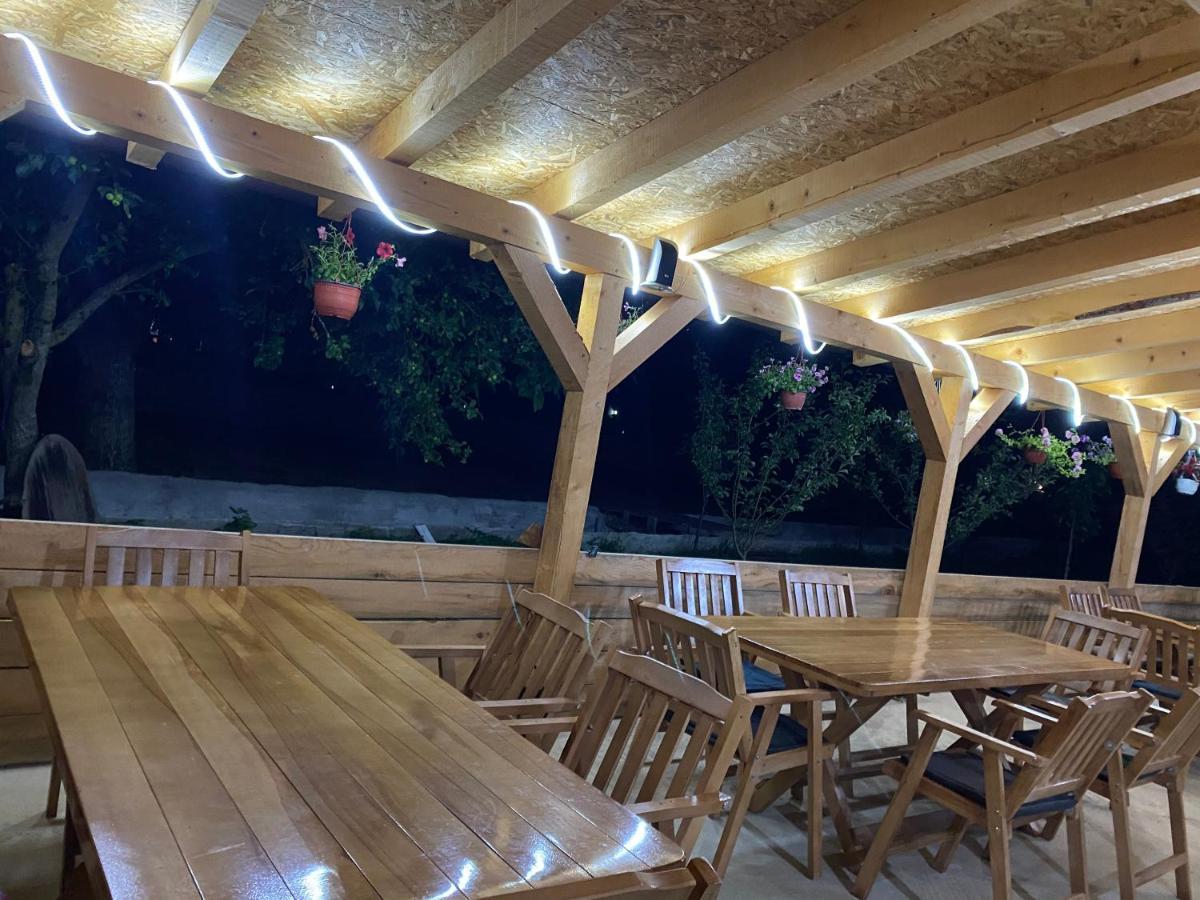 The Blue Eye Bed & Breakfast Vusanje Bagian luar foto