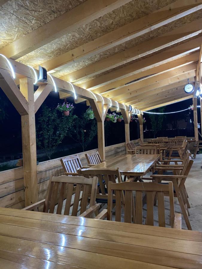 The Blue Eye Bed & Breakfast Vusanje Bagian luar foto