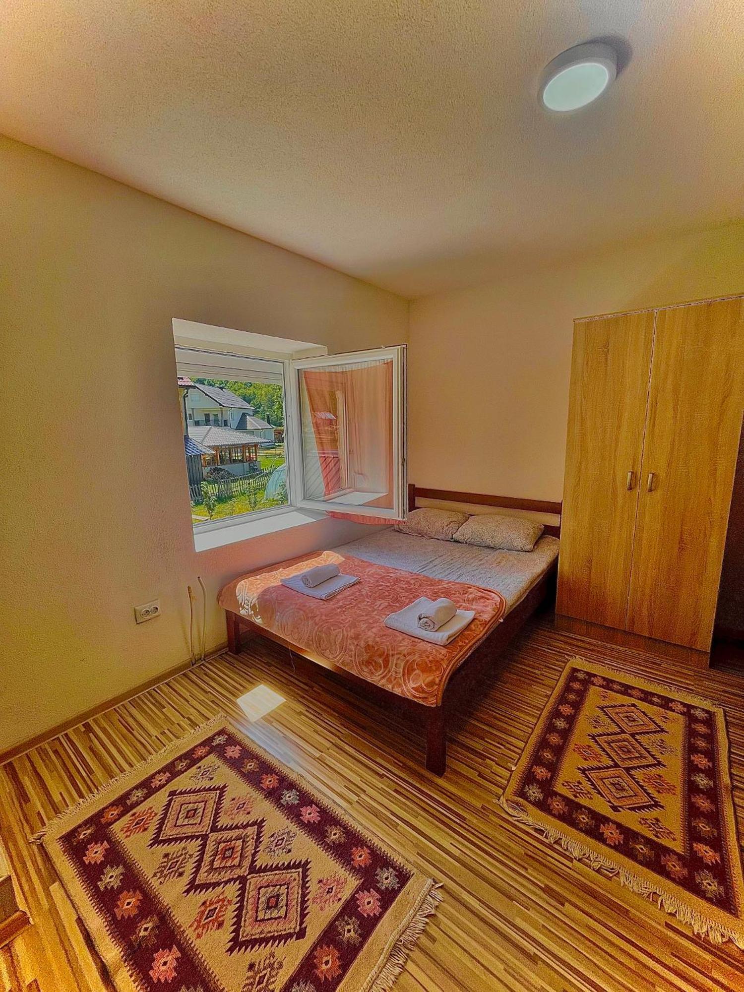 The Blue Eye Bed & Breakfast Vusanje Bagian luar foto