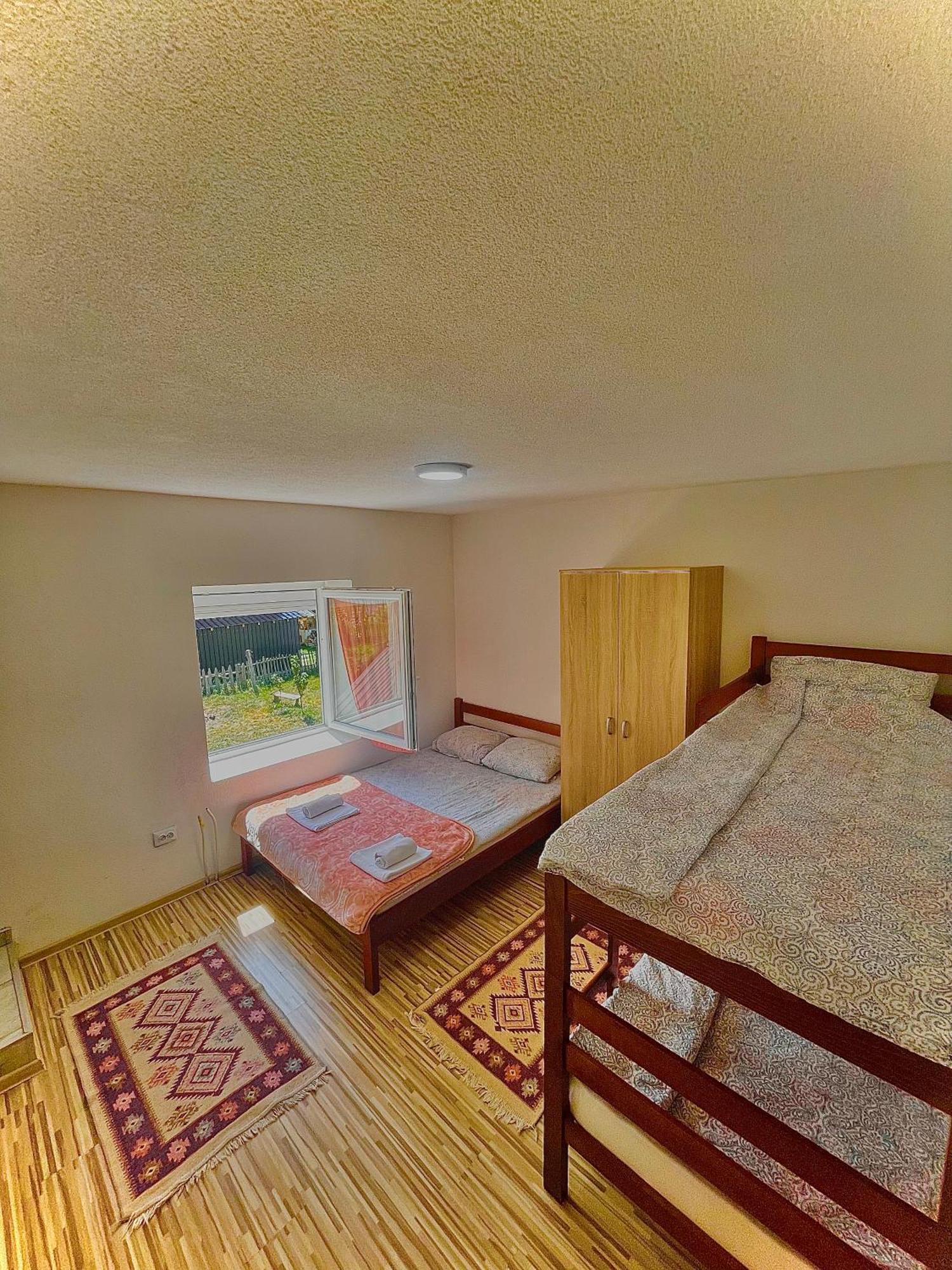 The Blue Eye Bed & Breakfast Vusanje Bagian luar foto
