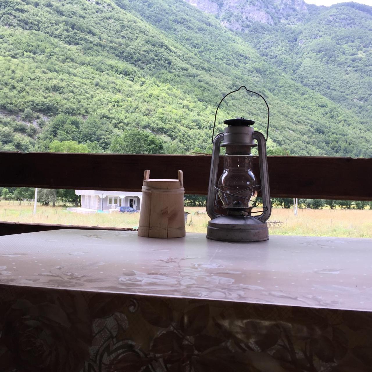The Blue Eye Bed & Breakfast Vusanje Bagian luar foto