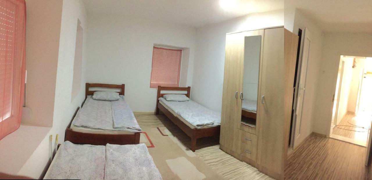 The Blue Eye Bed & Breakfast Vusanje Bagian luar foto