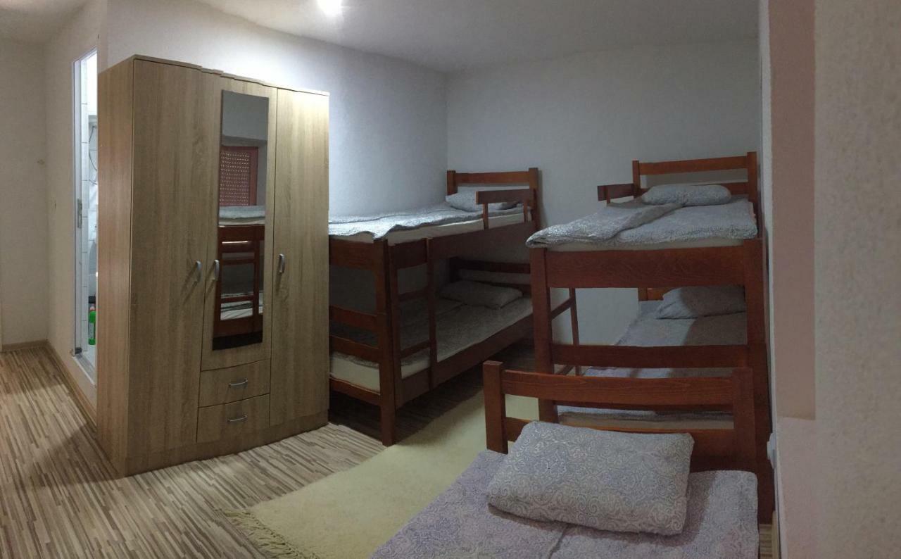 The Blue Eye Bed & Breakfast Vusanje Bagian luar foto
