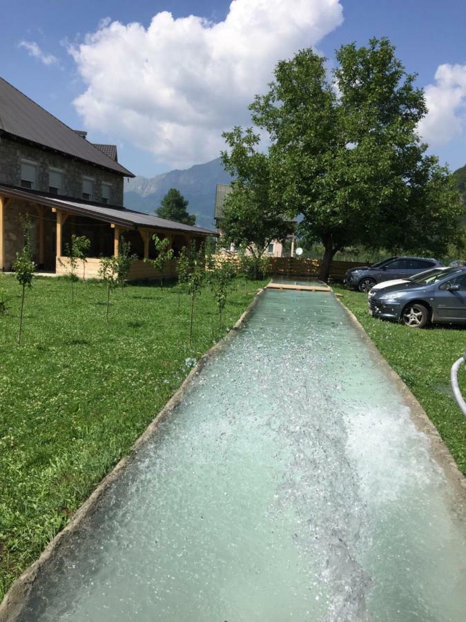 The Blue Eye Bed & Breakfast Vusanje Bagian luar foto